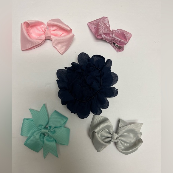 ❤️ FREE with any purchase 🙏🏽 Lot of 4 🎀🩵💖 bows clips and 1 ruffle scrunchie - Picture 3 of 14